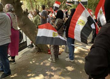 أمام سفارة هولندا بالقاهرة.. لا للإخوان تتصدر هتافات المصريين ضد الاعتداء على سفارة مصر بـ لاهاي 