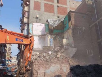 إزالة عقار زقاق القبة بالسيدة زينب لخطورته الداهمة