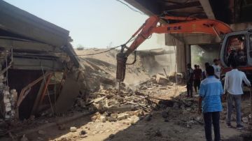 حملة مكبرة لإزالة التعديات والإشغالات أسفل كوبري أبيس شرقي الإسكندرية