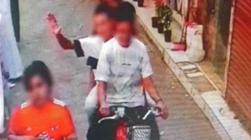 راكبين موتوسيكل.. غرامة وحبس 5 سنوات للمتهمين بصفع طفل في كفر الشيخ