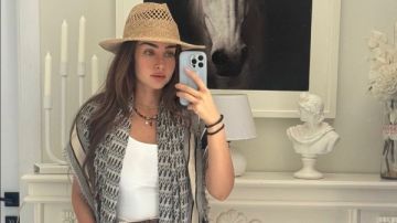 هنا الزاهد تستعرض جمالها بإطلالة صيفية