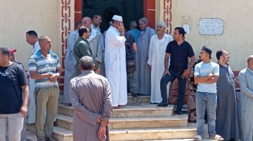 البلد كلها حزينة.. أهالي كفر الشيخ يستقبلون المعزين في والد محمد الشناوي البلد كلها حزينة.. أهالي كفر الشيخ يستقبلون المعزين في والد محمد الشناوي