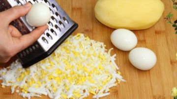 البيض المسلوق أم الجبن: أيهما أفضل لوجبة إفطار غنية بالبروتين؟