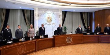 مجلس الوزراء يستهل اجتماعه اليوم بالوقوف دقيقة حداد على روح الدكتور علي المصيلحي مجلس الوزراء يستهل اجتماعه اليوم بالوقوف دقيقة حداد على روح الدكتور علي المصيلحي