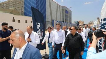 12 مليار جرعة من لقاحات الدواجن.. وافتتاح أكبر مصنع لإنتاج اللقاحات البيطرية في أفريقيا 12 مليار جرعة من لقاحات الدواجن.. وافتتاح أكبر مصنع لإنتاج اللقاحات البيطرية في أفريقيا