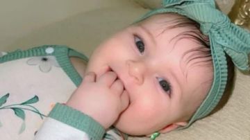 كانت زى القمر.. وفاة طفلة في حضن أمها أثناء الرضاعة