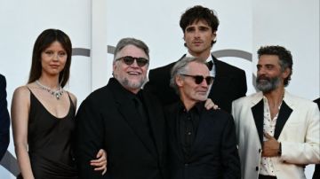 13 دقيقة تصفيق لصناع فيلم Frankenstein بعد عرضه في مهرجان فينيسيا 13 دقيقة تصفيق لصناع فيلم Frankenstein بعد عرضه في مهرجان فينيسيا