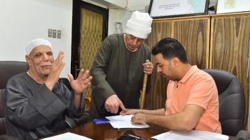 أسيوط.. تسليم الدفعة الثالثة من تعويضات مساكن الايواء بعرب المدابغ لـ 72 أسرة