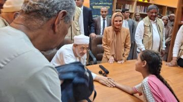 الإمام الإنسان.. شيخ الأزهر يوزع شنط مدرسية على طلاب الأقصر ويجبر بخاطرهم.. صور الإمام الإنسان.. شيخ الأزهر يوزع شنط مدرسية على طلاب الأقصر ويجبر بخاطرهم.. صور