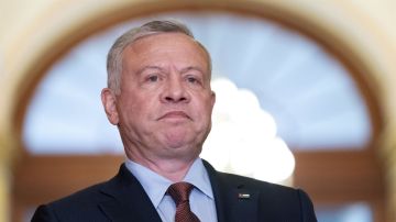 العاهل الأردني يشدد على ضرورة الوقف الفوري لإطلاق النار في قطاع غزة العاهل الأردني يشدد على ضرورة الوقف الفوري لإطلاق النار في قطاع غزة