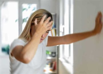  بتحب تشم بنزين وطباشير .. انتبه فأنت تعاني من نقص هذا العنصر