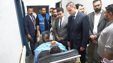 عقب حادث تصادم عدد من السيارات.. نائب محافظ مطروح يزور المصابين