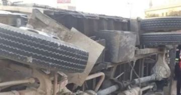 انقلاب سيارة جامبو أعلى الدائرى تجاه المريوطية يتسبب فى إتلاف 3 سيارات انقلاب سيارة جامبو أعلى الدائرى تجاه المريوطية يتسبب فى إتلاف 3 سيارات