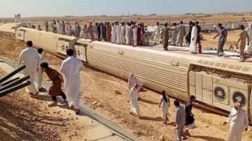 أحد الناجين من حادث قطار مطروح: سمعنا طقطقة والعربيات اتقلبت