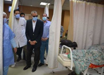 باستخراج مقص من رأسه .. فريق طبي ينقذ حياة مريض بمستشفى التأمين الصحي ببنها