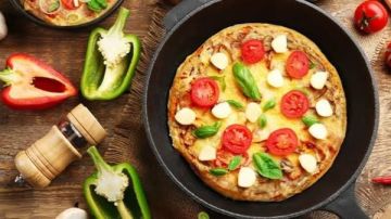 بمذاق ينافس المطاعم.. طريقة عمل البيتزا المنزلية