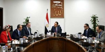 رئيس الوزراء يبحث مع رئيس التنظيم والإدارة جهود تطوير العمل وتنفيذ خطط الإصلاح رئيس الوزراء يبحث مع رئيس التنظيم والإدارة جهود تطوير العمل وتنفيذ خطط الإصلاح