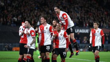 فينورد يقفز لقمة الدوري الهولندي برباعية في سبارتا روتردام