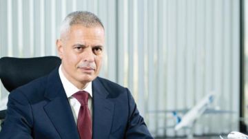 رئيس مصر للطيران: ارتفاع إيرادات الناقل الوطني 8 