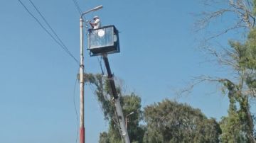 لتحسين الإنارة.. صيانة شبكات وأعمدة الكهرباء بقرى مركز كفر الشيخ