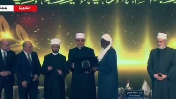 هيئات الإفتاء بالعالم تمنح جائزة القرافي لمفتي تشاد هيئات الإفتاء بالعالم تمنح جائزة القرافي لمفتي تشاد