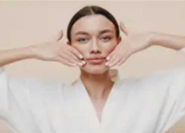 عندك لغد بتكرهيه؟.. تخلصي من دهون الوجه بهذه التمارين المنزلية فلا داعي للـSPA