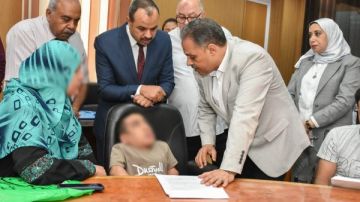 محافظ الشرقية يسلم 20 عقد عمل لذوي القدرات والهمم بشركات القطاع الخاص محافظ الشرقية يسلم 20 عقد عمل لذوي القدرات والهمم بشركات القطاع الخاص