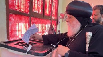 نيافة الأنبا مرقوريوس يدلي بصوته في انتخابات مجلس الشيوخ صور