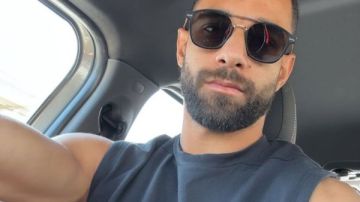 من داخل سيارته.. عمرو السولية يخطف الأنظار في أحدث ظهور على إنستجرام من داخل سيارته.. عمرو السولية يخطف الأنظار في أحدث ظهور على إنستجرام