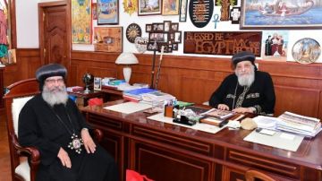 البابا تواضروس يستقبل نيافة الأنبا أولوجيوس رئيس الدير الأبيض  البابا تواضروس يستقبل نيافة الأنبا أولوجيوس رئيس الدير الأبيض