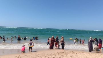 الراية حمراء.. استمرار غلق شواطئ القطاع الغربي بالإسكندرية لسوء الأحوال الجوية