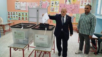 بالصور .. رئيس النيابة الإدارية يدلي بصوته في الانتخابات مجلس الشيوخ