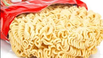 بتموت والناس مش بتبطلها.. اعرف إزاى تاكل الشعرية سريعة التحضير بدون أضرار