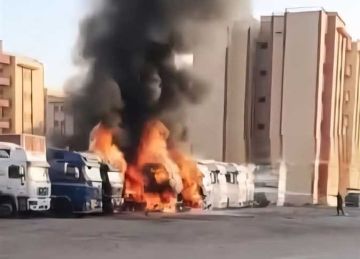 حريق يلتهم 3 سيارات نقل داخل جراج قي الشرقية حريق يلتهم 3 سيارات نقل داخل جراج قي الشرقية