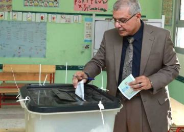 مجلس الشيوخ 2025.. رئيس جامعة الزقازيق عقب إدلائه بصوته: المشاركة واجب وطني 