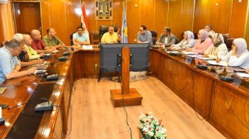 محافظ أسيوط: تسريع تنفيذ مشروعات الخطة الاستثمارية وتعزيز الموارد المحلية