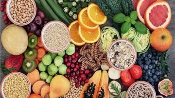 أطعمة بسيطة تحميك من سرطان الأمعاء.. الأسماك والخضروات الأبرز