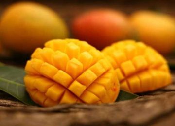 بينها البرقوق.. قائمة فواكه تخلصك من الإمساك