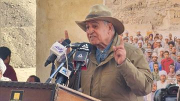 زاهي حواس يعلن عن انطلاق مجموعته الثالثة لتعليم الهيروغليفية.. مجانا