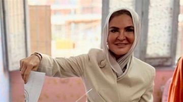 سحر نصر تدلى بصوتها فى انتخابات مجلس الشيوخ بمعهد فتيات مصر الجديدة سحر نصر تدلى بصوتها فى انتخابات مجلس الشيوخ بمعهد فتيات مصر الجديدة