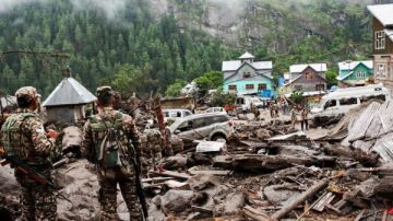 فيضانات تجتاح باكستان وكشمير ونيبال .. أكثر من 400 قتيل ومئات المفقودين .. أمطار موسمية غير مسبوقة تهدد بمزيد من الدمار