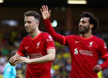 محمد صلاح يبكي بعد هتاف جماهير ليفربول باسم جوتا (فيديو)