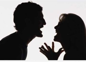  4 آلاف مش كفاية .. زوجة في دعوى نفقة: بيقبض بالدولار وبيحول كل فلوسه لأمه 