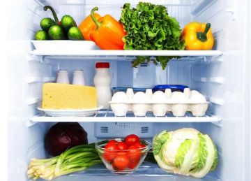 تتعرض لتغيير القوام وفقدان الصلاحية.. 5 أطعمة تجنب حفظها في الفريزر (الزبادي تتفكك والبيض يتصلب)