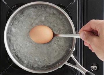  طلعنا بنسلقه غلط .. دليل الحصول على بيضة مسلوقة مثالية (أخطاء احذريها)