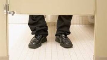 عادة يومية يفعلها الرجال دون الانتباه.. والأطباء يحذرون من عواقبها عادة يومية يفعلها الرجال دون الانتباه.. والأطباء يحذرون من عواقبها