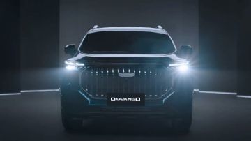 ماذا تقدم جيلي أوكافانجو 2025 وكم سعرها في السعودية؟