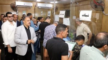 محافظ الشرقية يفاجئ العاملين بالمركز التكنولوجي بالديوان العام محافظ الشرقية يفاجئ العاملين بالمركز التكنولوجي بالديوان العام