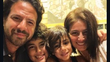 كل سنة وانتي طيبة يا أم العيال..عمر الشناوي يهنئ زوجته بـ عيد ميلادها