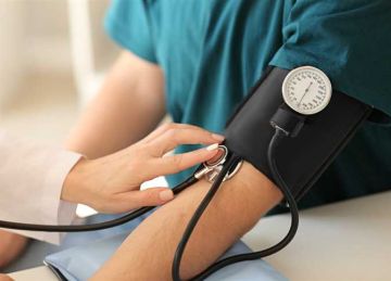 للحماية من هبوط الدورة الدموية.. أبرز أسباب انخفاض ضغط الدم للحماية من هبوط الدورة الدموية.. أبرز أسباب انخفاض ضغط الدم